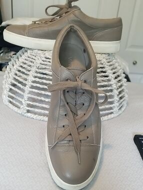 Vince Men's Leather Tennis Shoe US Size 10